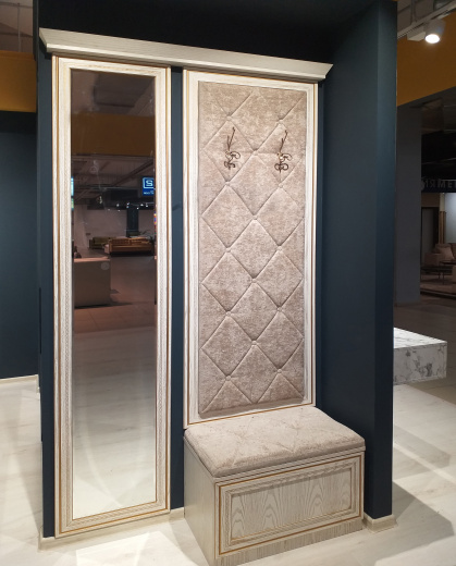 Прихожая в шпоне