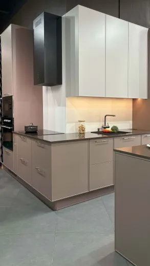 Угловая кухня с островом 2750х1400х600