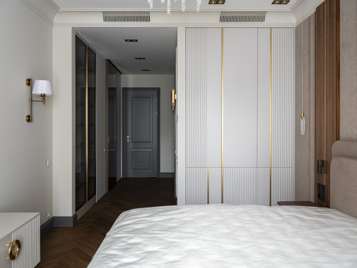 Встроенный шкаф с латунными молдингами