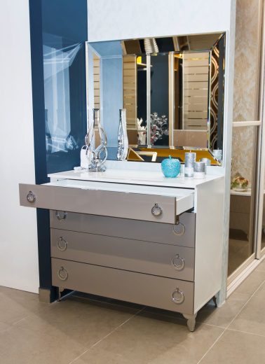 Комод с зеркалом 