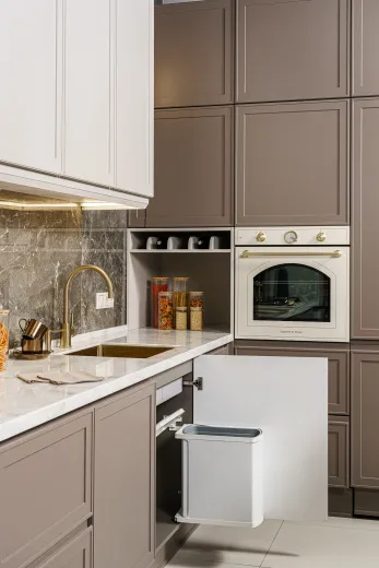 Угловая кухня с островом 2677х4208х600