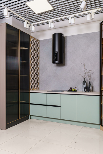 Прямая кухня с бутылочницей