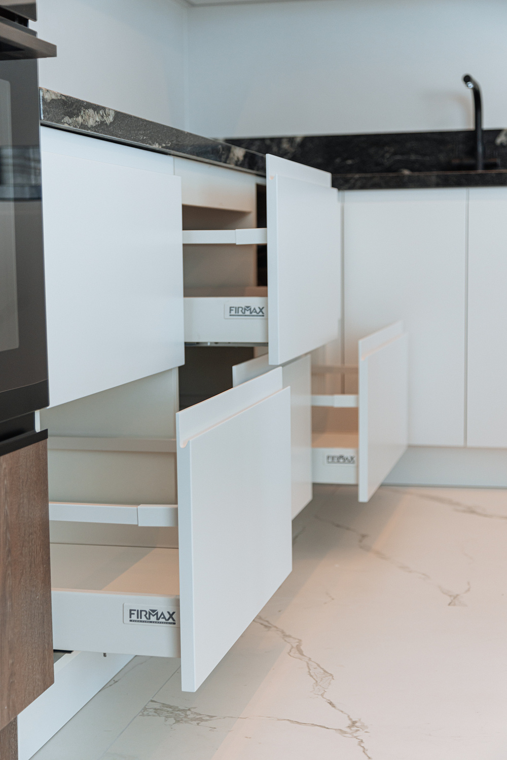 Современная мебель в московскую квартиру