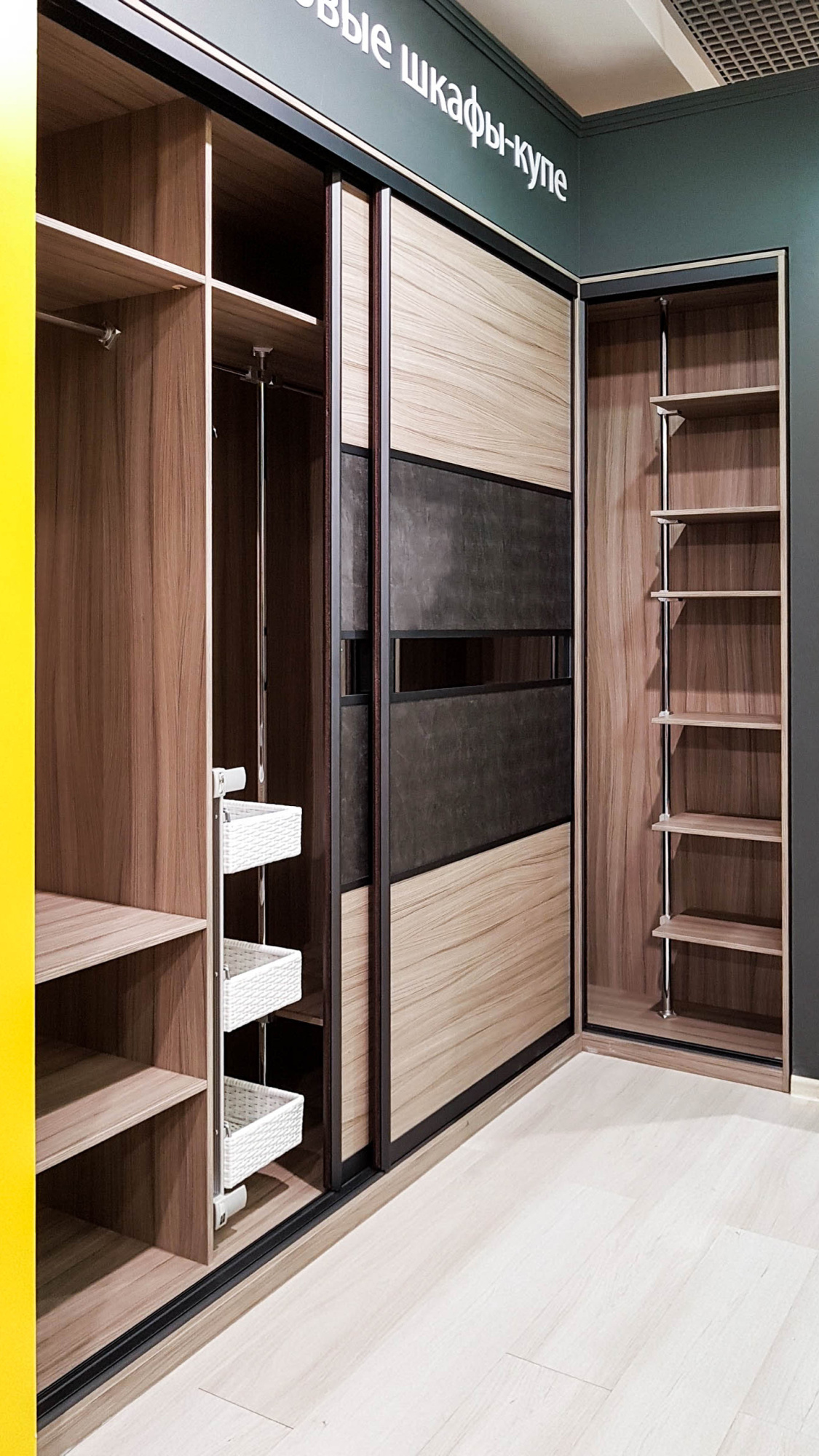 Угловой встроенный шкаф-купе