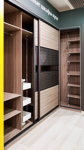 Угловой встроенный шкаф-купе