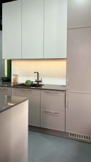 Угловая кухня с островом 2750х1400х600