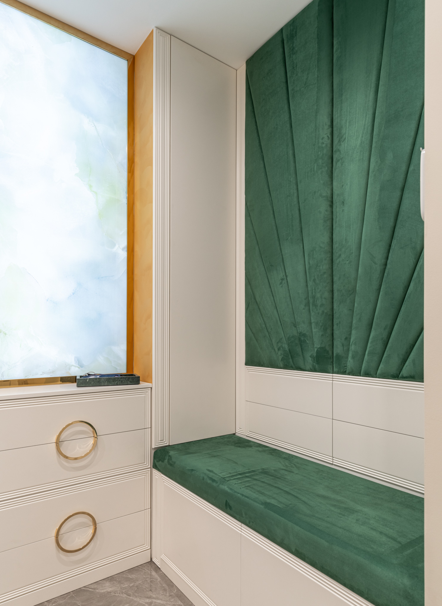 Прихожая с мягким элементом