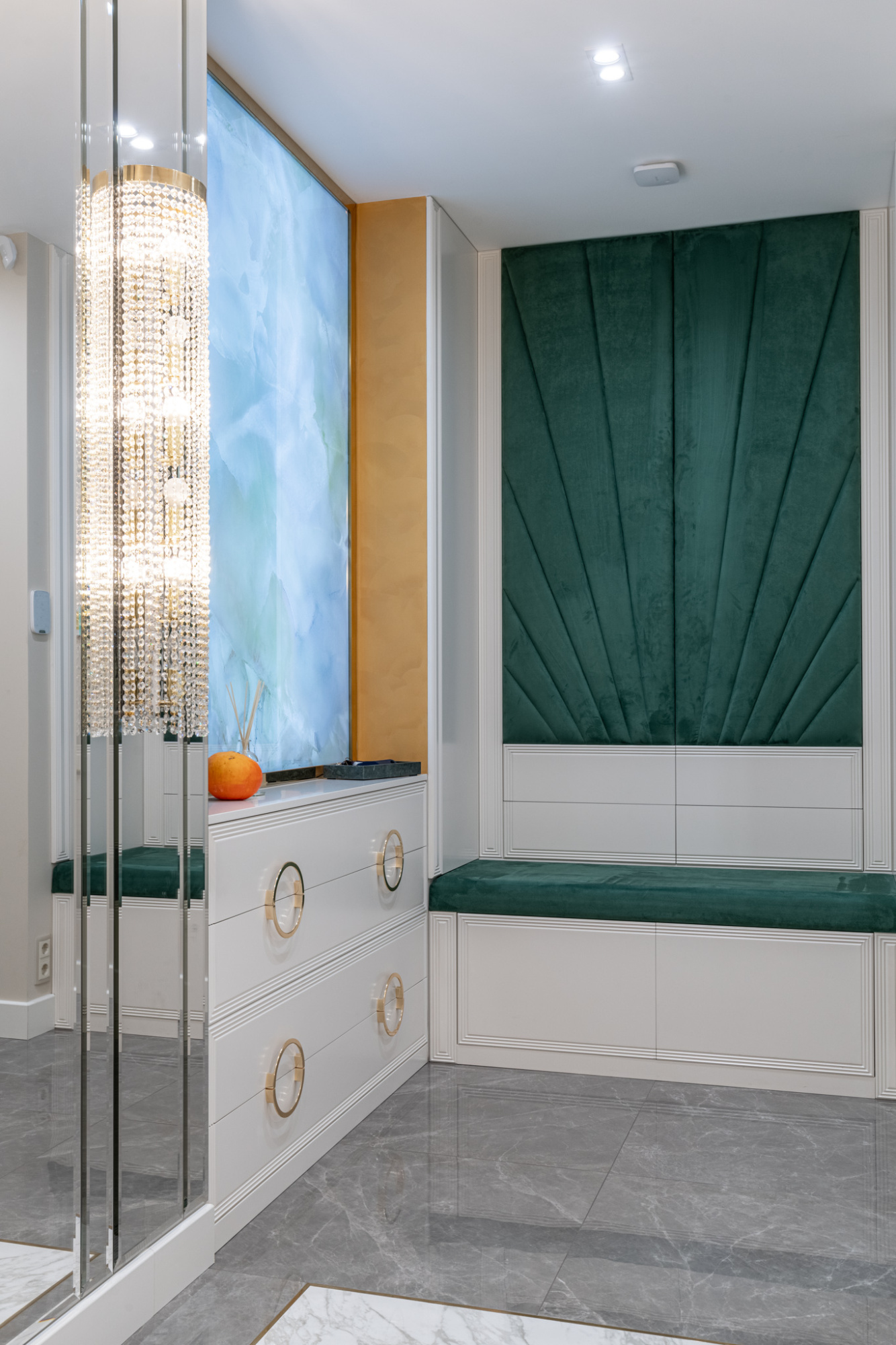 Прихожая с мягким элементом