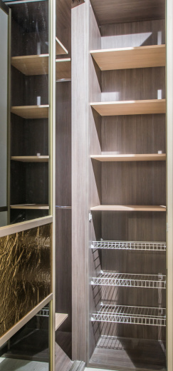 Угловой встроенный шкаф-купе + распашная