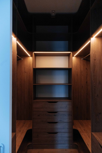 П-образная гардеробная