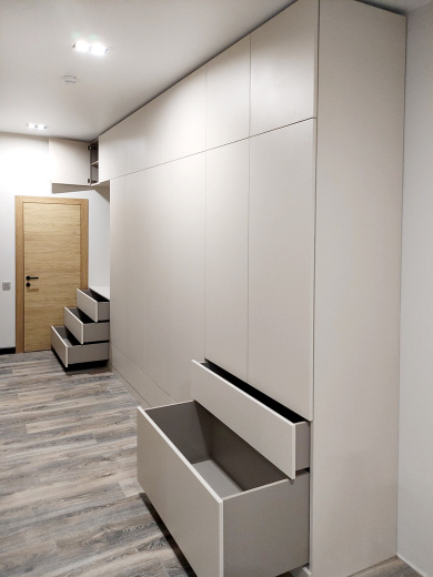 Распашной шкаф в прихожую 