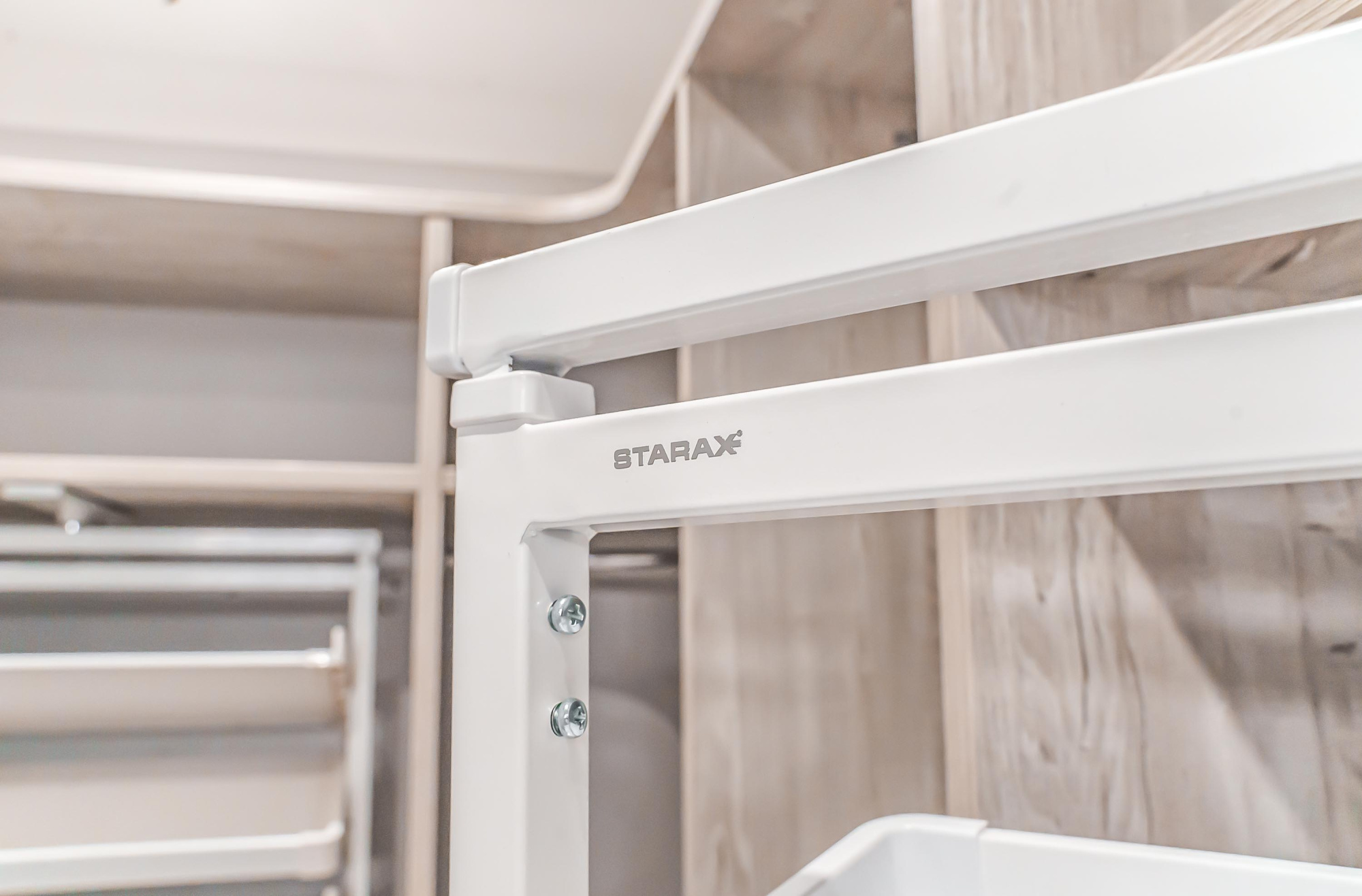 Гардеробная с поворотными обувницами