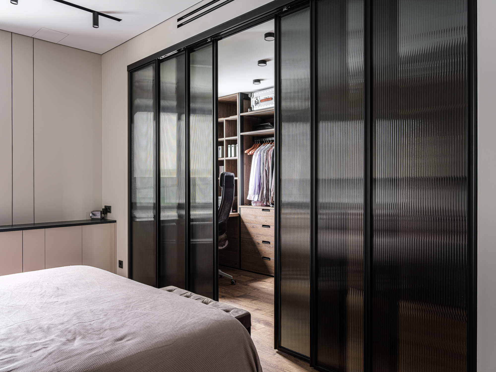 Двери-купе синхронного открывания