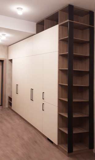 Шкаф с распашными фасадами