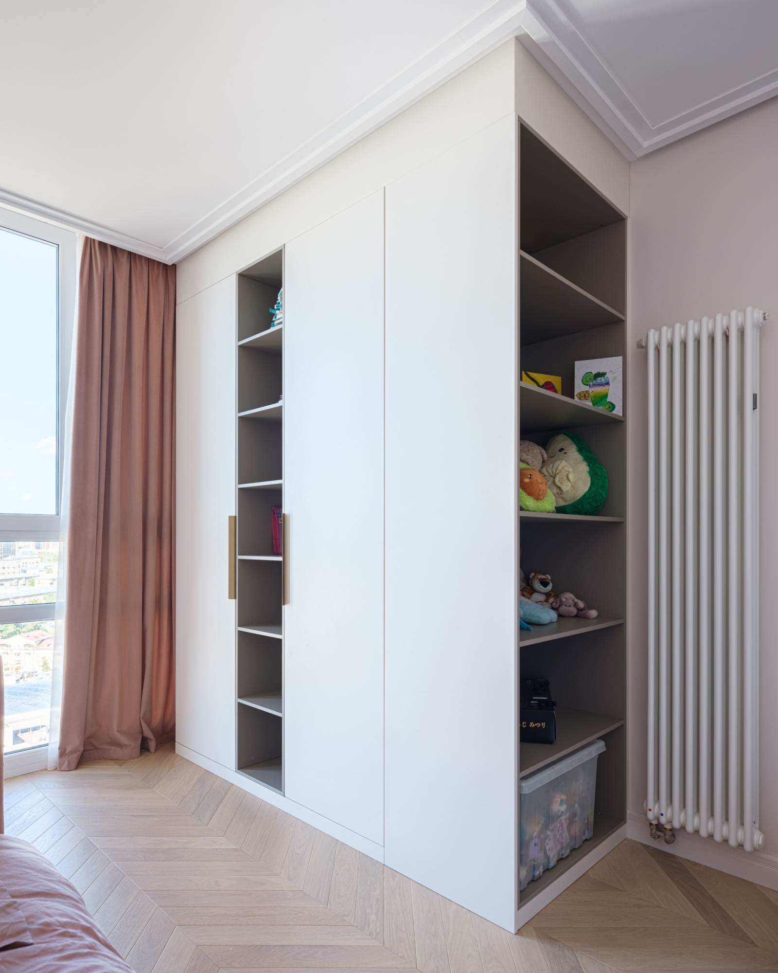 Детский встроенный распашной шкаф 