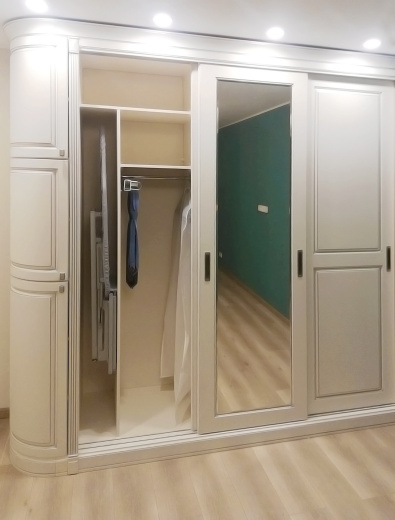 Шкаф-купе с радиусными фасадами из МДФ