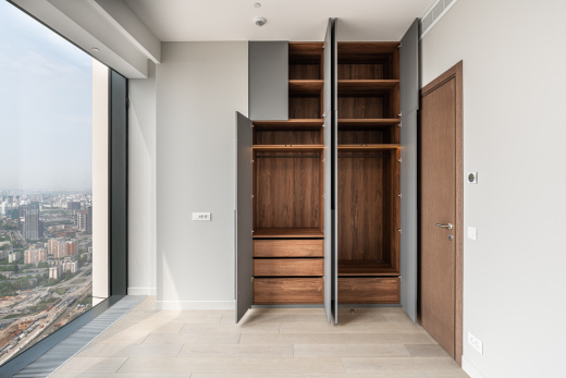 Распашной шкаф с фасадами Supramat