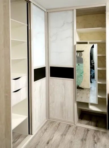 Угловой шкаф-купе 2550х1800х650