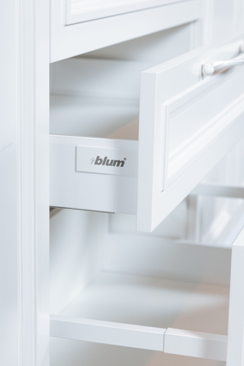 Прямая неоклассическая кухня 