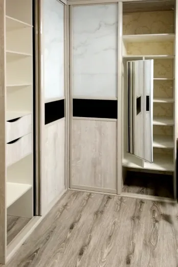 Угловой шкаф-купе 2550х1800х650