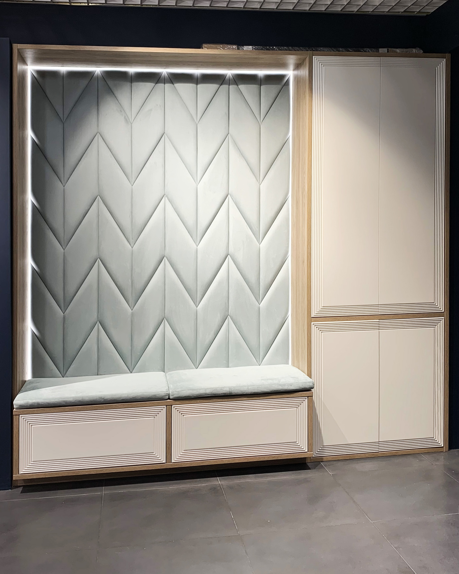 Прихожая с мягкой панелью 