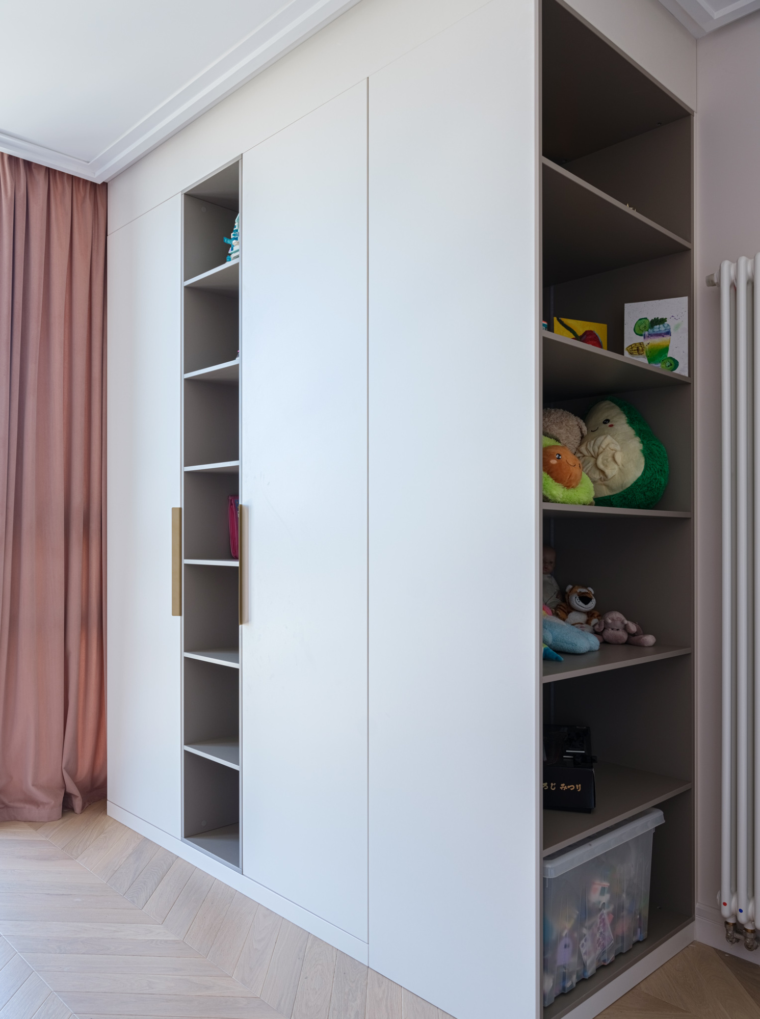 Детский встроенный распашной шкаф 