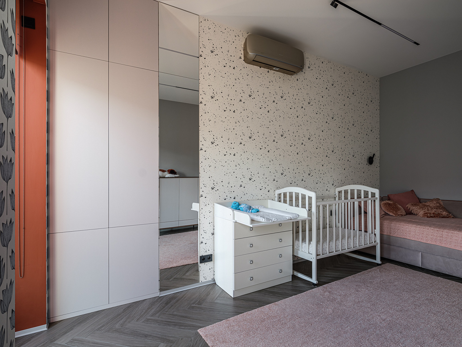 Мебель в московскую квартиру.  120 кв. м