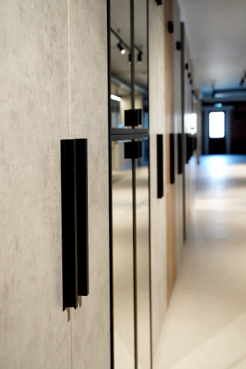 Шкаф-стеллаж в офис