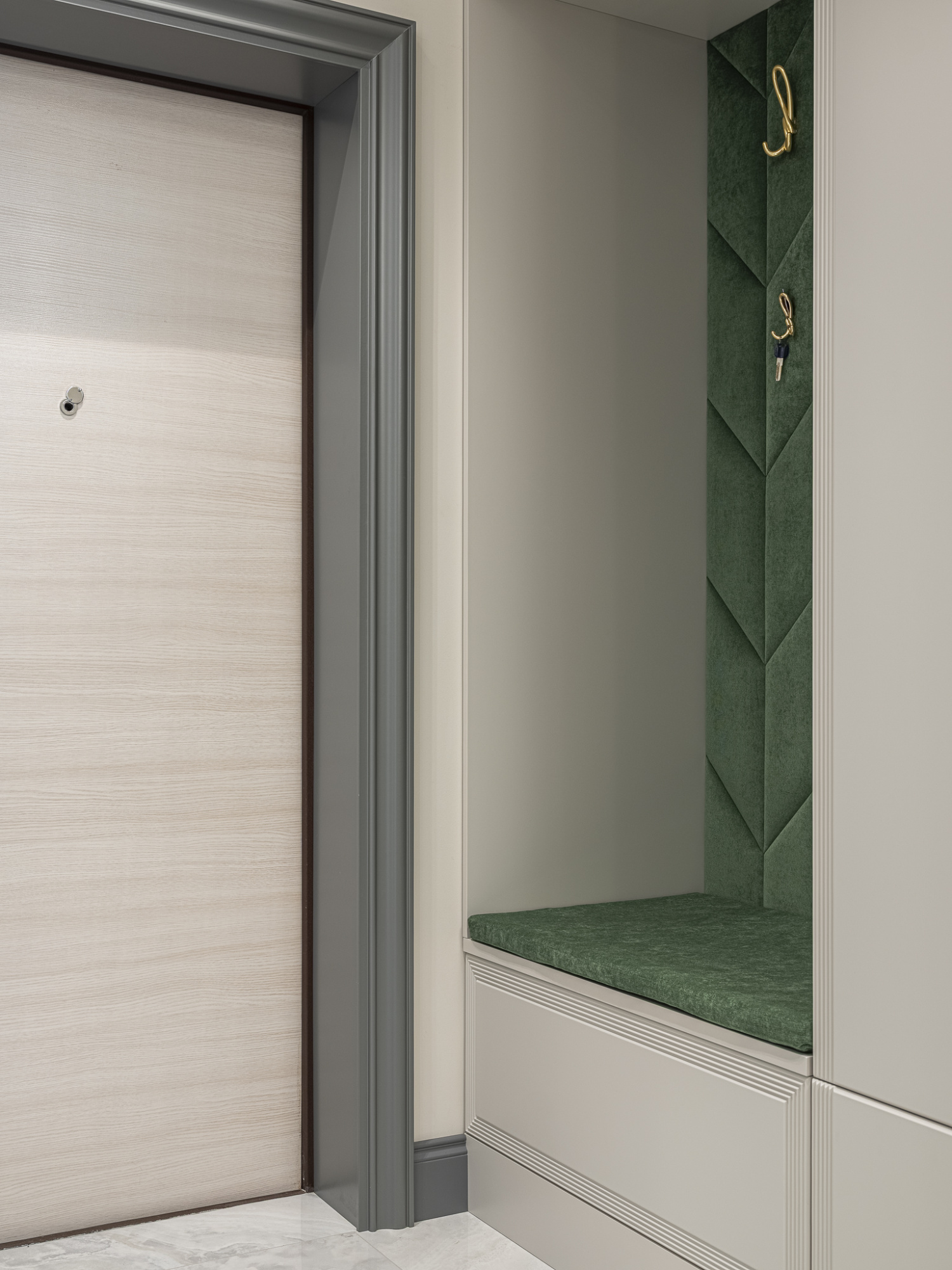 Корпусная прихожая в нише