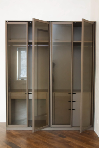 Распашной шкаф 