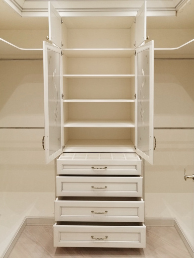 Гардеробная комната в классическом стилем из МДФ