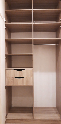 Шкаф с распашными фасадами