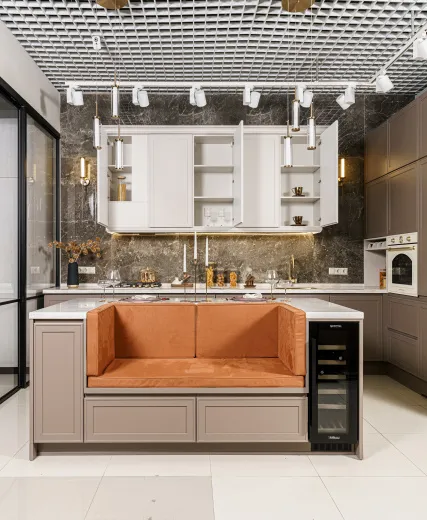 Угловая кухня с островом 2677х4208х600