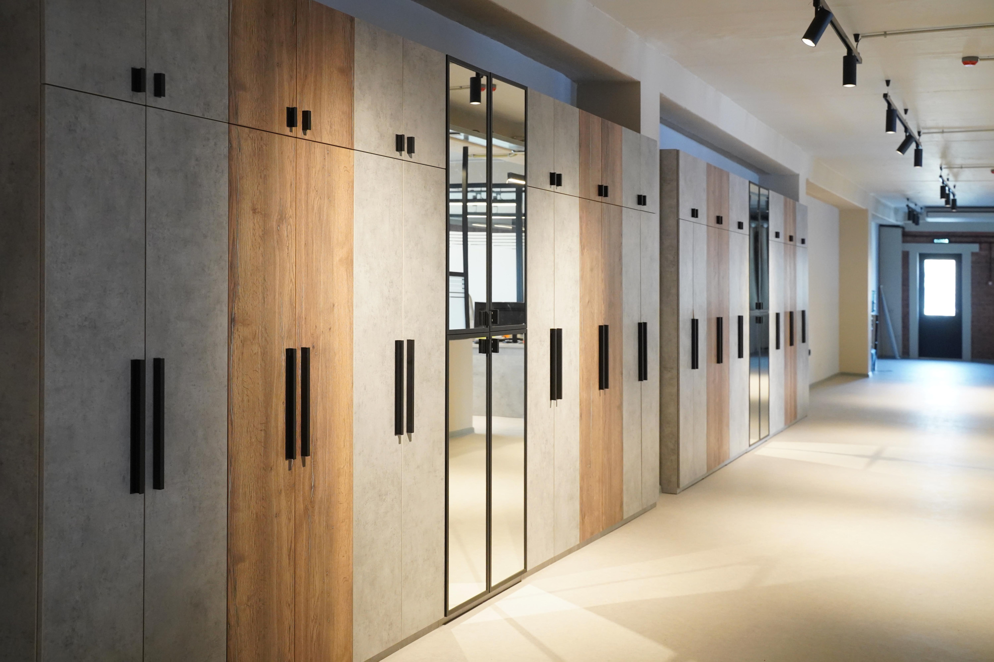 Шкаф-стеллаж в офис