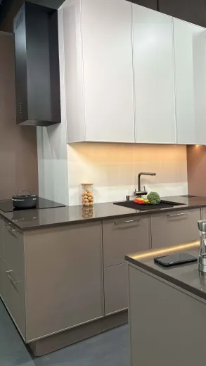 Угловая кухня с островом 2750х1400х600