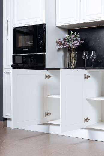 Прямая неоклассическая кухня 