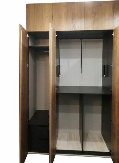 Распашной шкаф с глухими фасадами