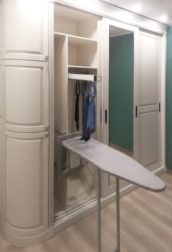 Шкаф-купе с радиусными фасадами из МДФ