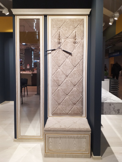 Прихожая в шпоне