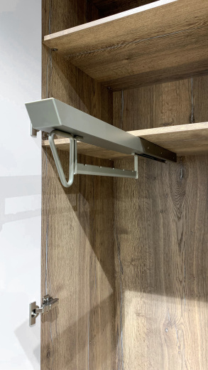 Угловая прихожая с рейками