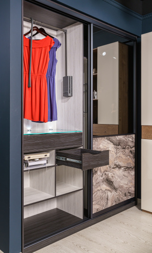 Шкаф-купе с зеркалом