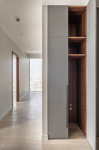 Распашной шкаф с фасадами Supramat