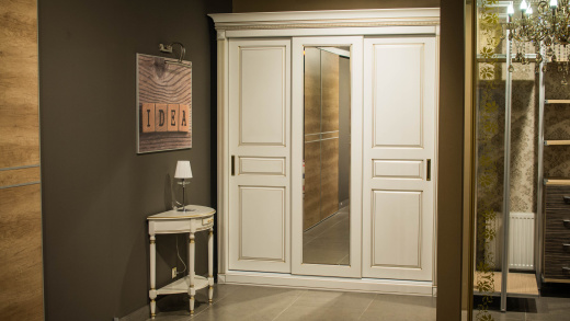 Шкаф в стиле Классика