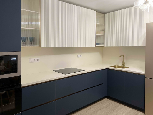 Угловая кухня из МФД