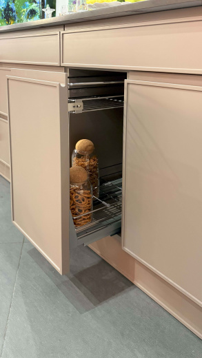 Угловая кухня с островом