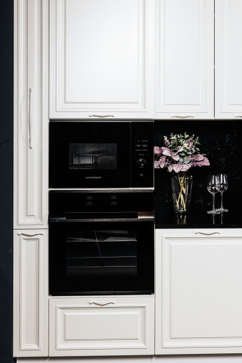 Прямая неоклассическая кухня 