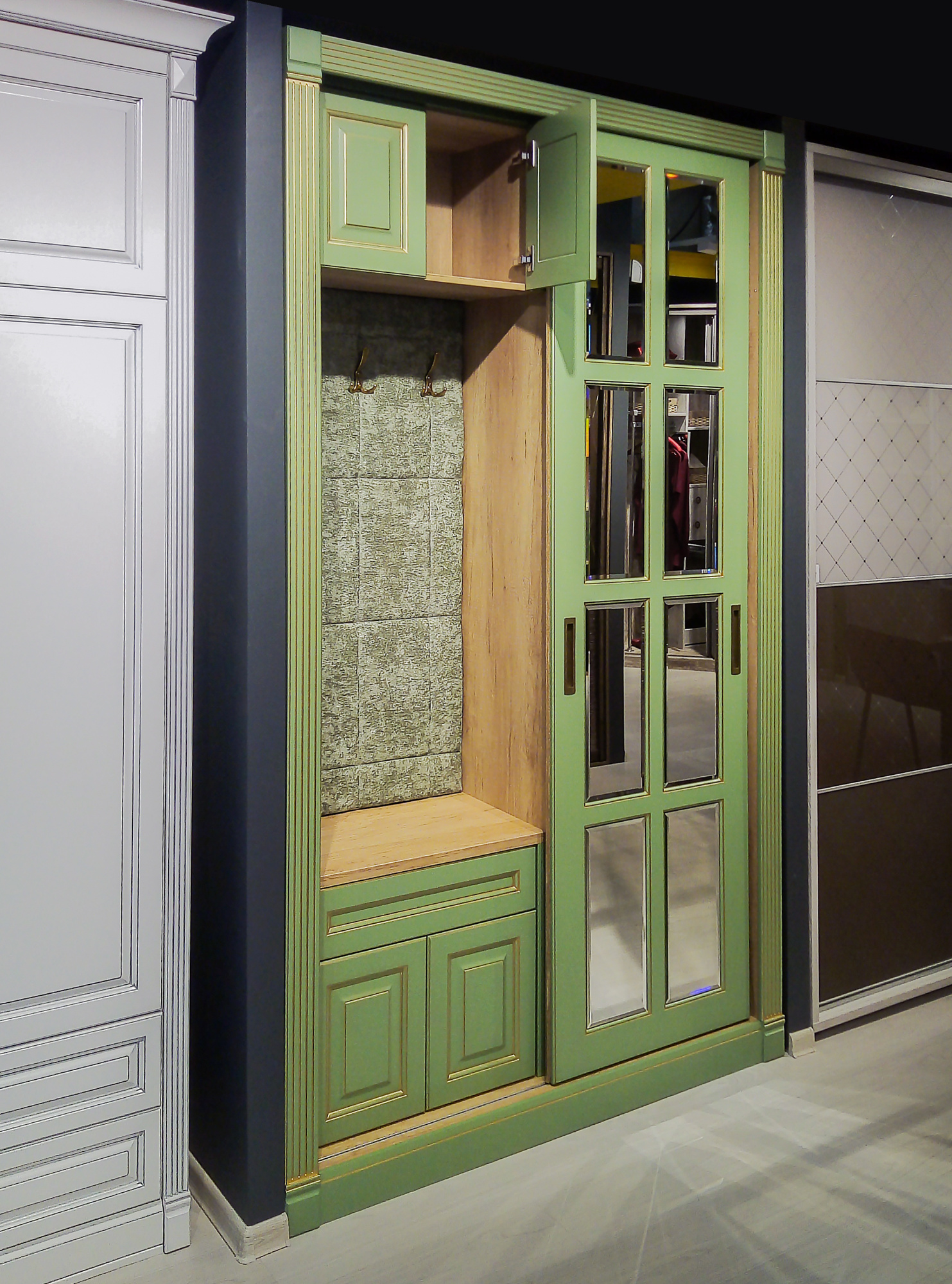 Прихожая классическая с мягким элементом