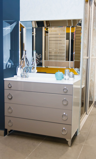 Комод с зеркалом 