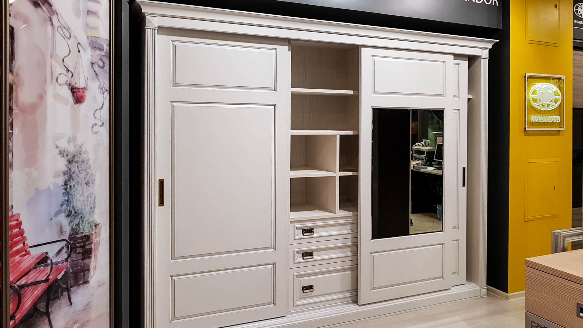 Шкаф-купе в классическом стиле