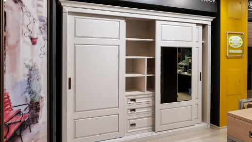 Шкаф-купе в классическом стиле